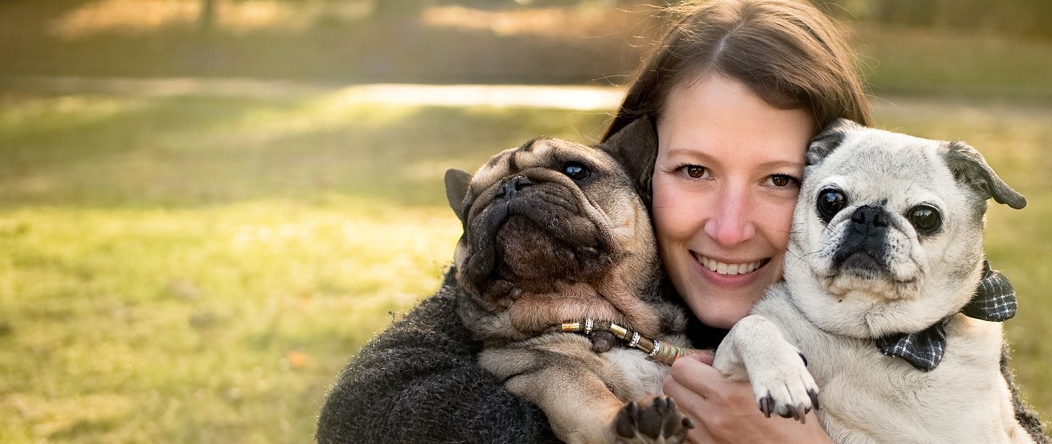 Portrait of Tini with two dogs.